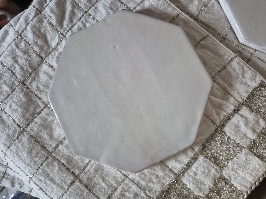 One VTG MacKenzie-Childs White Bistro Octagonal Ceramic  Tile Trivet Retired