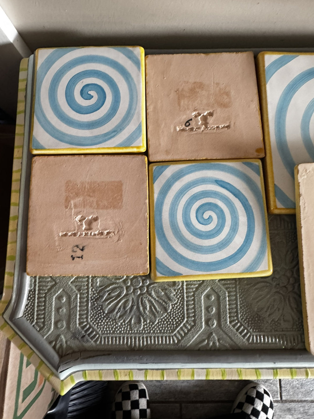 1 MacKenzie Childs Spencer Wallcourt Spiral Square Tile Trivet  Retired 4”