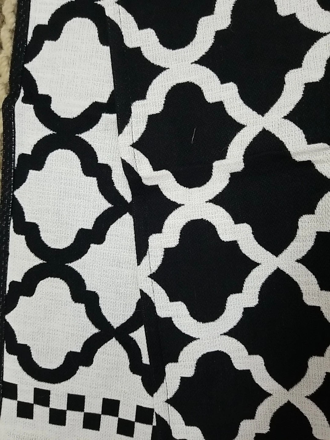MACKENZiE CHiLDS BLACK & WHITE quatrefoil DISH TOWEL – NEW