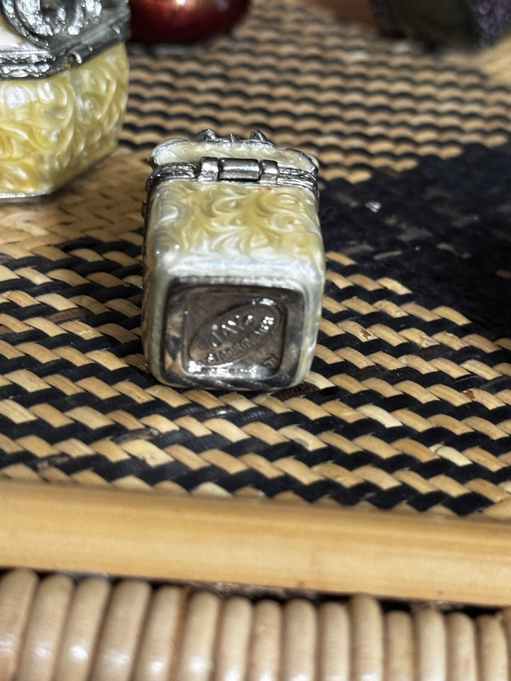 Jay Strongwater Small Hinged  Trinket Pill box With Swarovski Crystal Frog Top