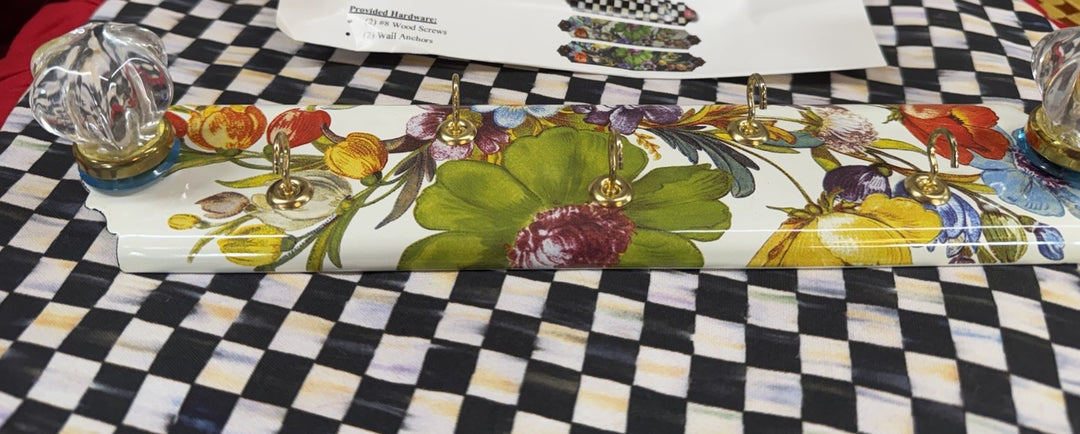 Mackenzie Childs Enamel Metal White Flower Market Key Park Holder Retired Nib