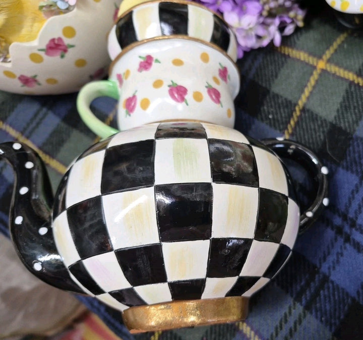 Mackenzie Courtyly Chickatee Teapot Childs Chicks-new
