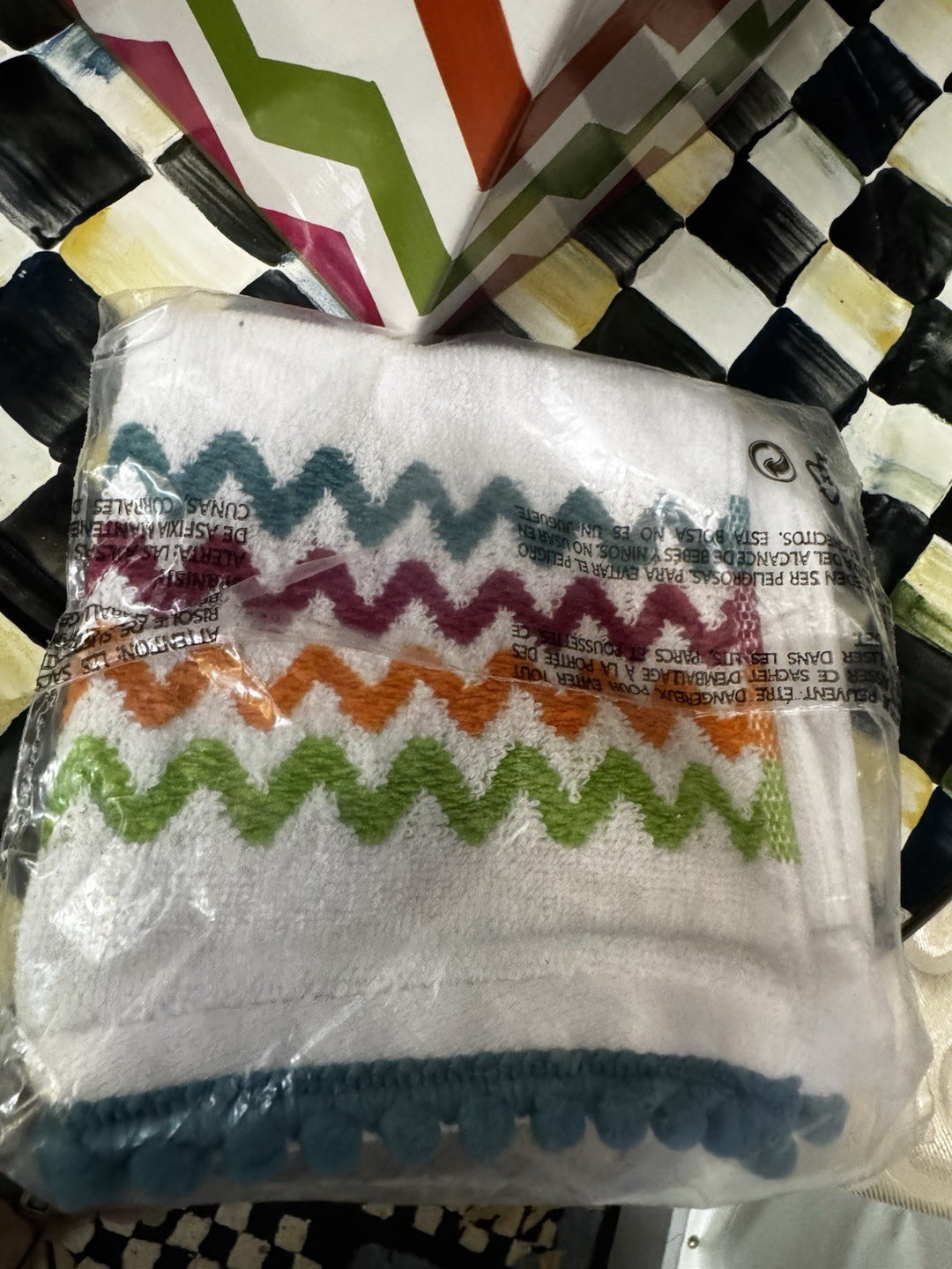 Mackenzie Childs White  Trampoline Tissue Box Holder Cover -  With Washcloth-new