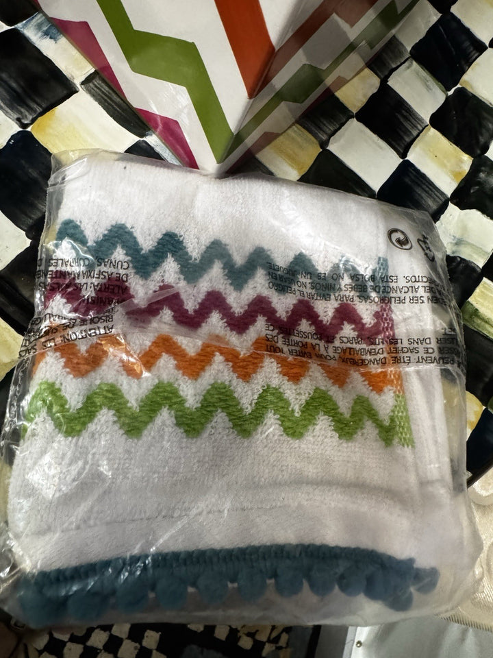 Mackenzie Childs White  Trampoline Tissue Box Holder Cover -  With Washcloth-new