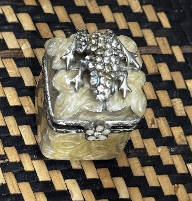 Jay Strongwater Small Hinged  Trinket Pill box With Swarovski Crystal Frog Top