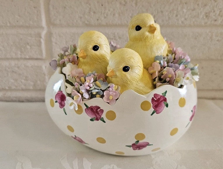 NEW Mackenzie Childs ROSE GARDEN PEEKABOO Chicks In Cracked EGG  Retired
