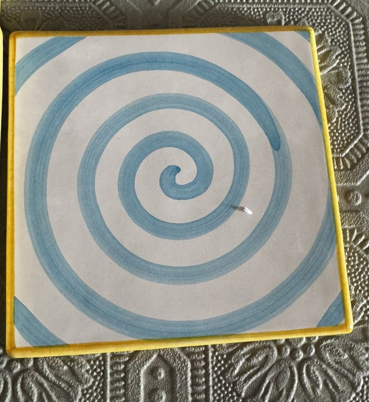 1 MacKenzie Childs Spencer Wallcourt Spiral Square Tile Trivet  Retired 6”