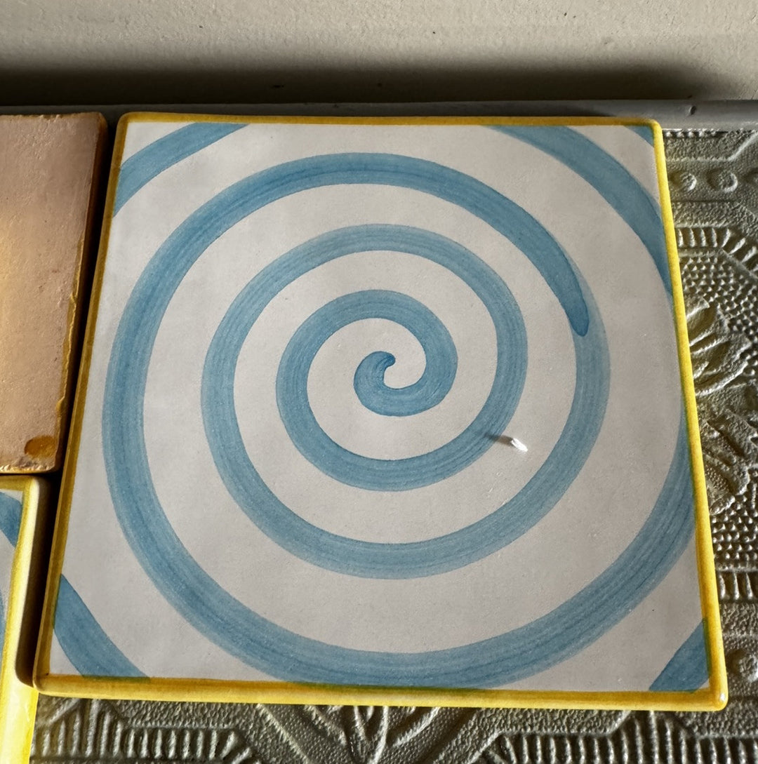 1 MacKenzie Childs Spencer Wallcourt Spiral Square Tile Trivet  Retired 6”