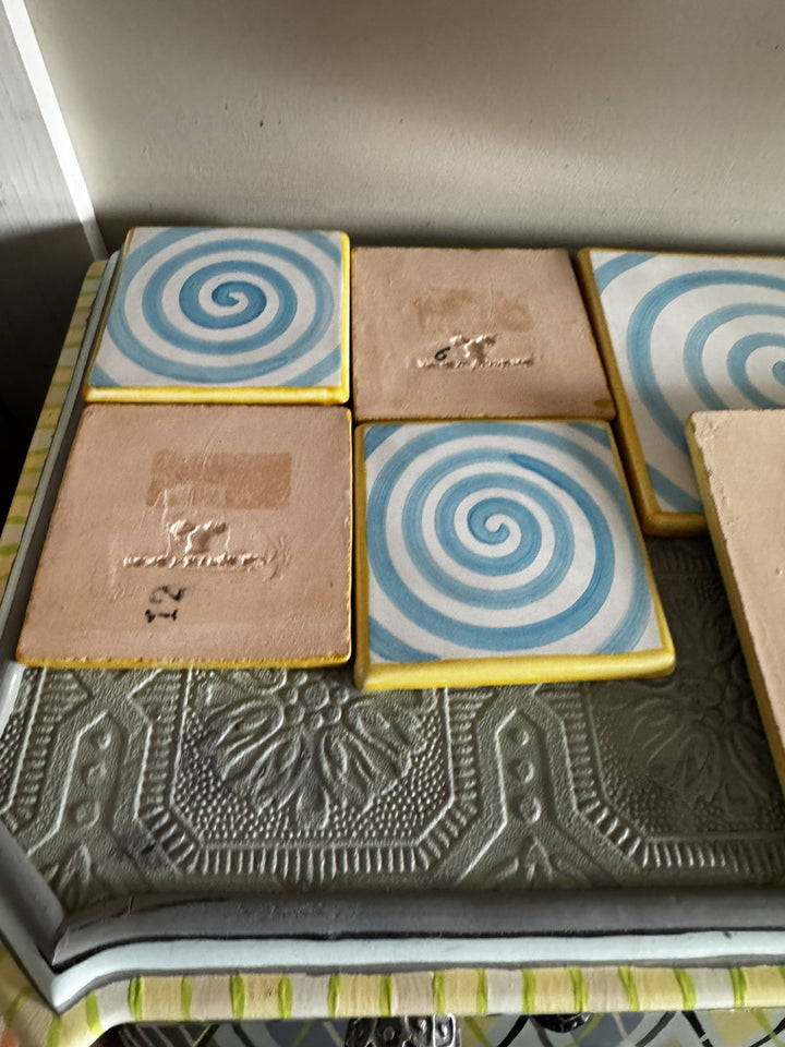 1 MacKenzie Childs Spencer Wallcourt Spiral Square Tile Trivet  Retired 4”