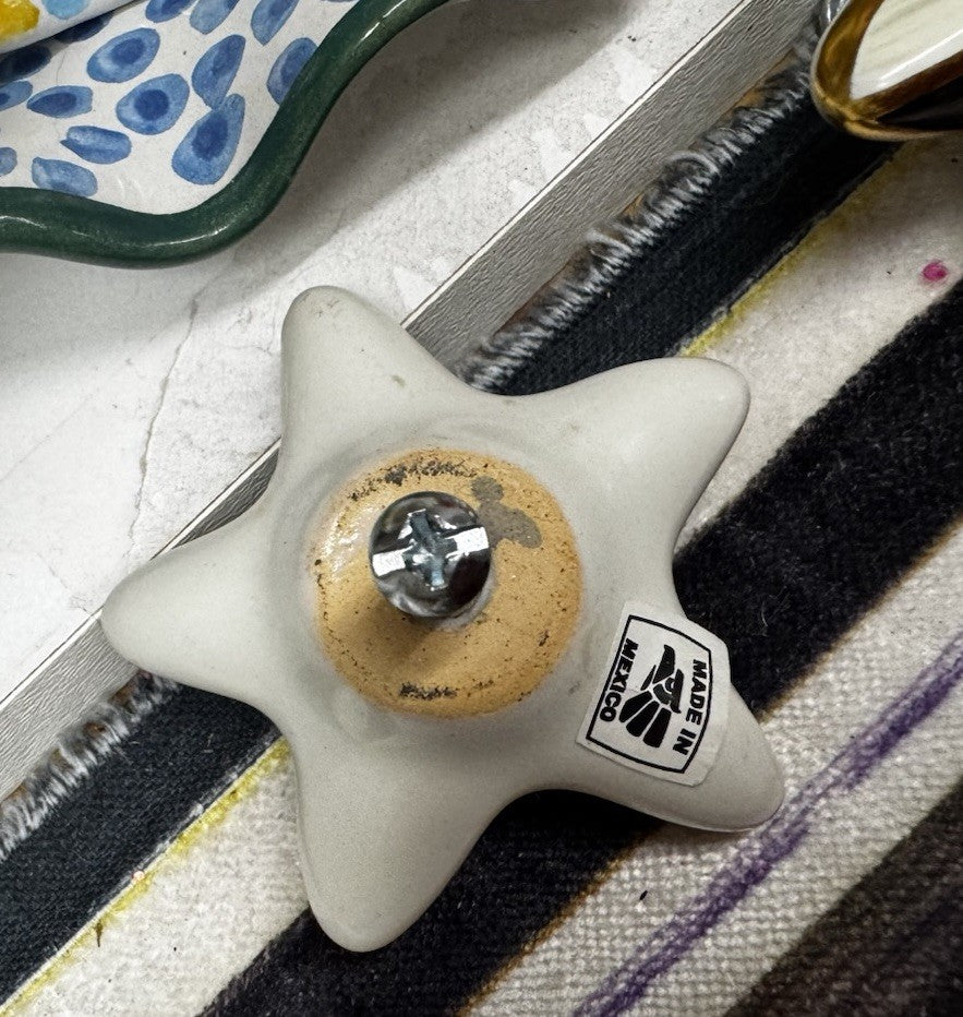 MacKenzie Childs  One Star  Courtly   Flower Knob 2.”Ceramic Retired