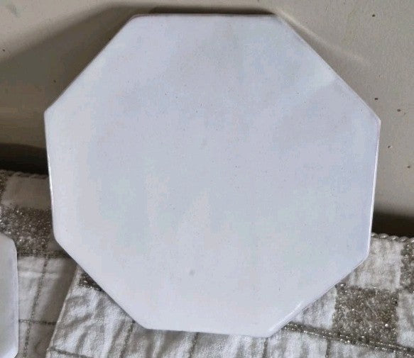 One VTG MacKenzie-Childs White Bistro Octagonal Ceramic  Tile Trivet Retired
