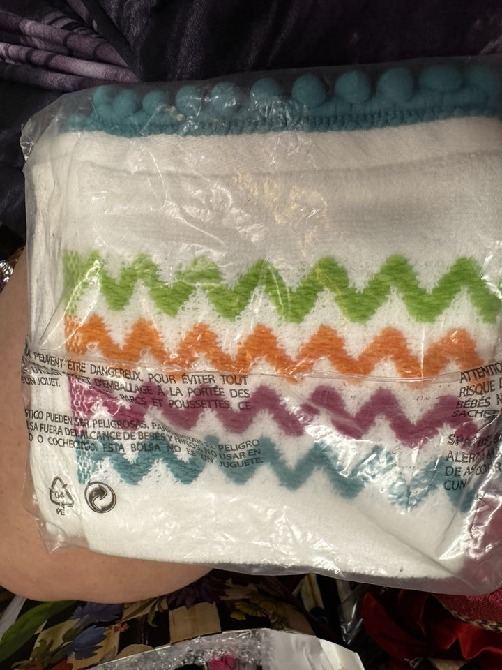 Mackenzie Childs White  Trampoline Tissue Box Holder Cover -  With Washcloth-new