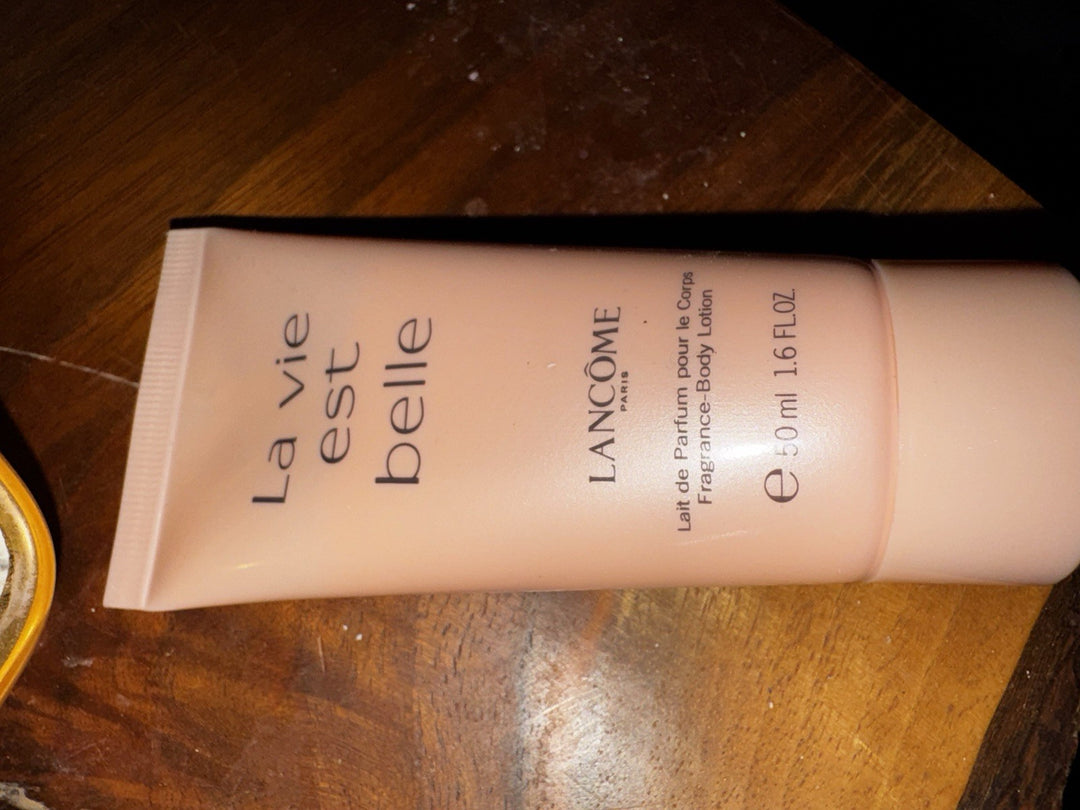 Lancôme  La Vie L'Eau de Parfum  Spray 0.3oz & Body Lotion. 1.69oz.  & Candle